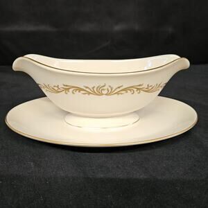 Pickard Victoria Gravy Boat and Attached Underplate Ivory‎ Gold Trim VTG